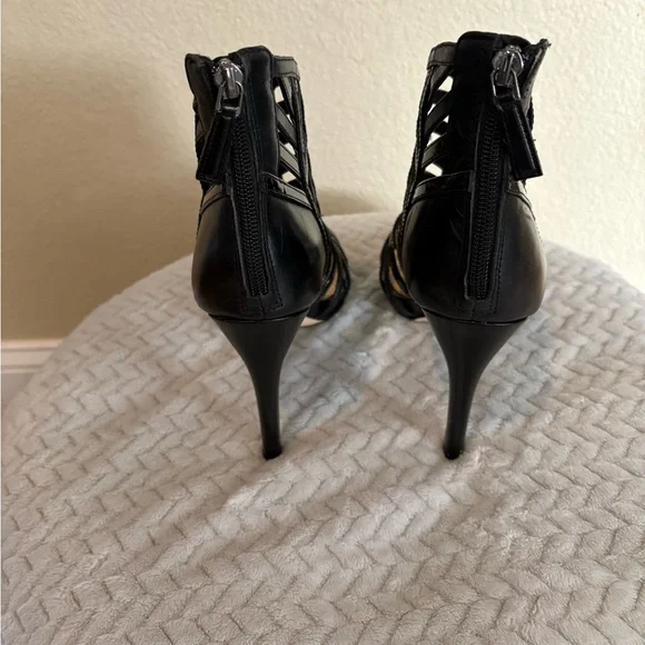 Gianni Bini Patent Leather Cage Sandals, size 7.5 - Picture 4 of 6